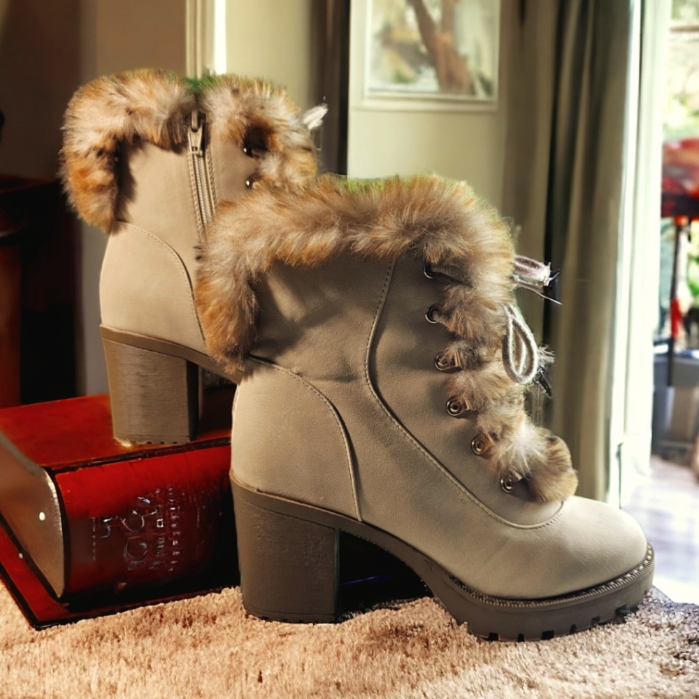 Beautiful Comfort Ankle Boots Faux Fur in Cream-Beige Women's Size 8